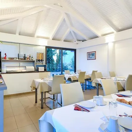 Pino 3* Podstrana
