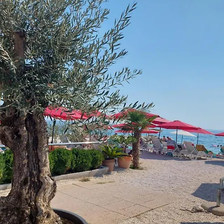 Pino 3* Podstrana